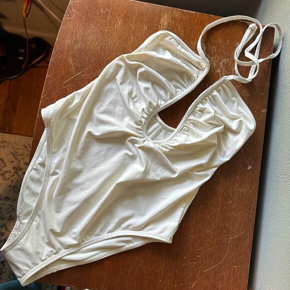 GOOD AMERICAN {NWT} Leilani Ivory One Piece Swimsuit | sizes 0 (XS) and 2 (M) - Picture 3 of 11
